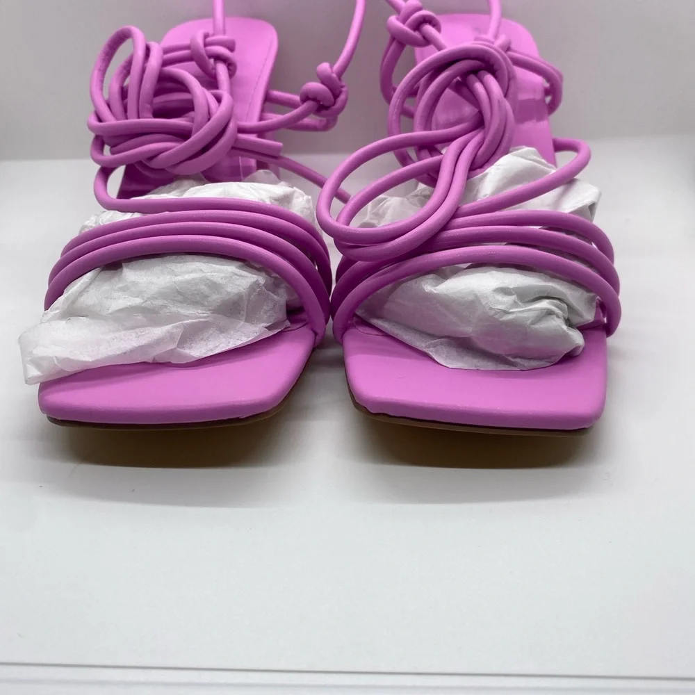 NWT Pretty Little Thing Pink Square Toe Strappy Block Heel Sandal Size 6UK 8US - Picture 2 of 4
